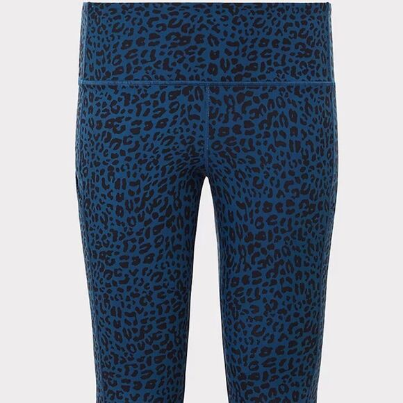 🆕 Torrid Cheetah Crop Wicking Active Legging Pockets - Picture 4 of 6
